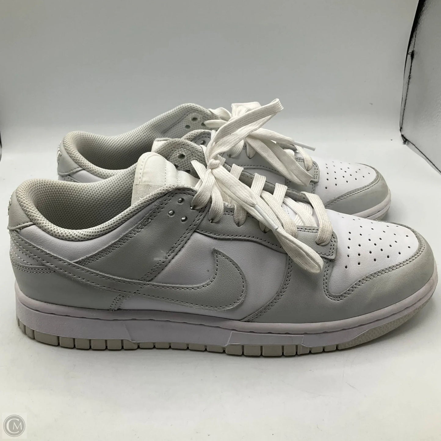 Shoes Sneakers By Nike In Grey & White, Size: 10.5