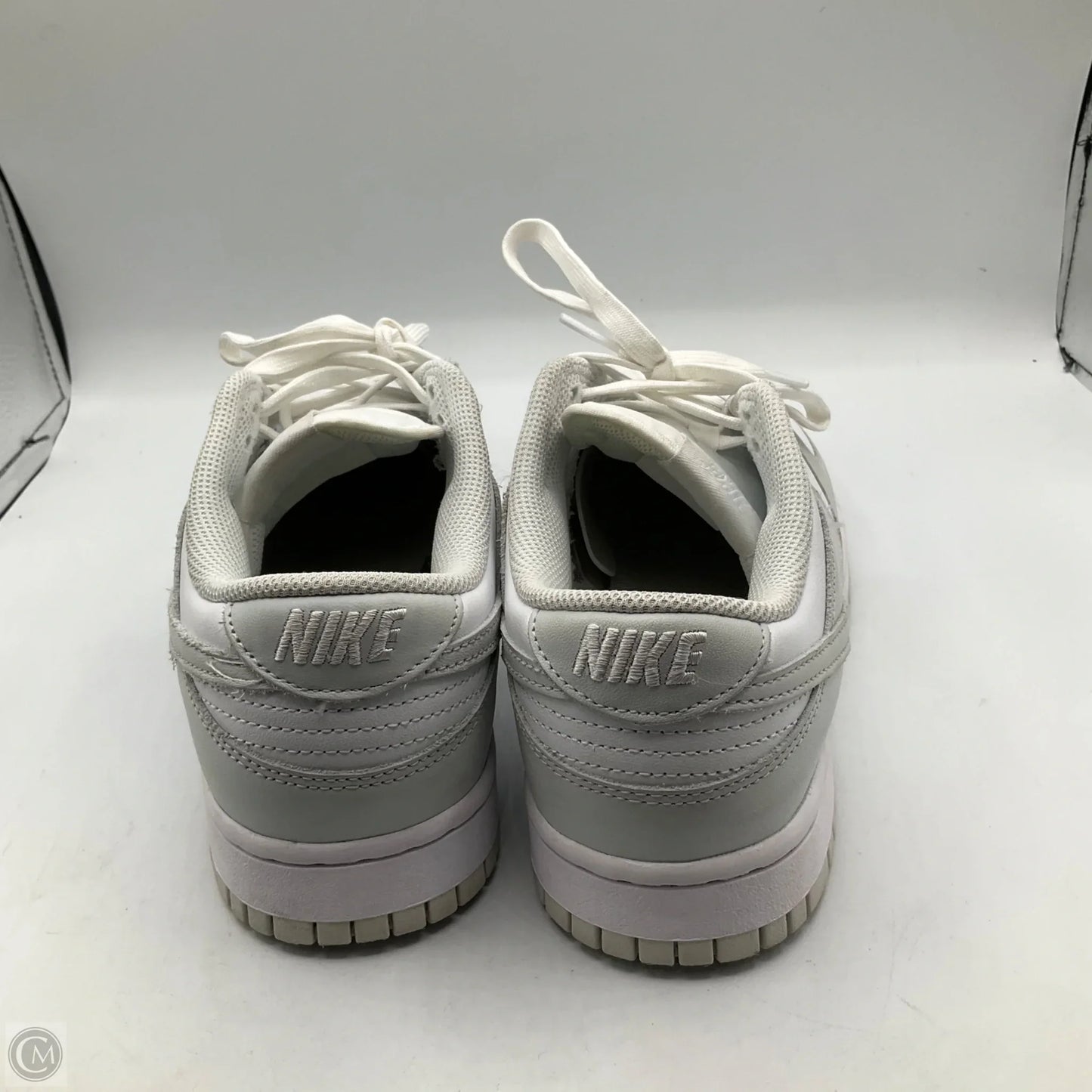 Shoes Sneakers By Nike In Grey & White, Size: 10.5