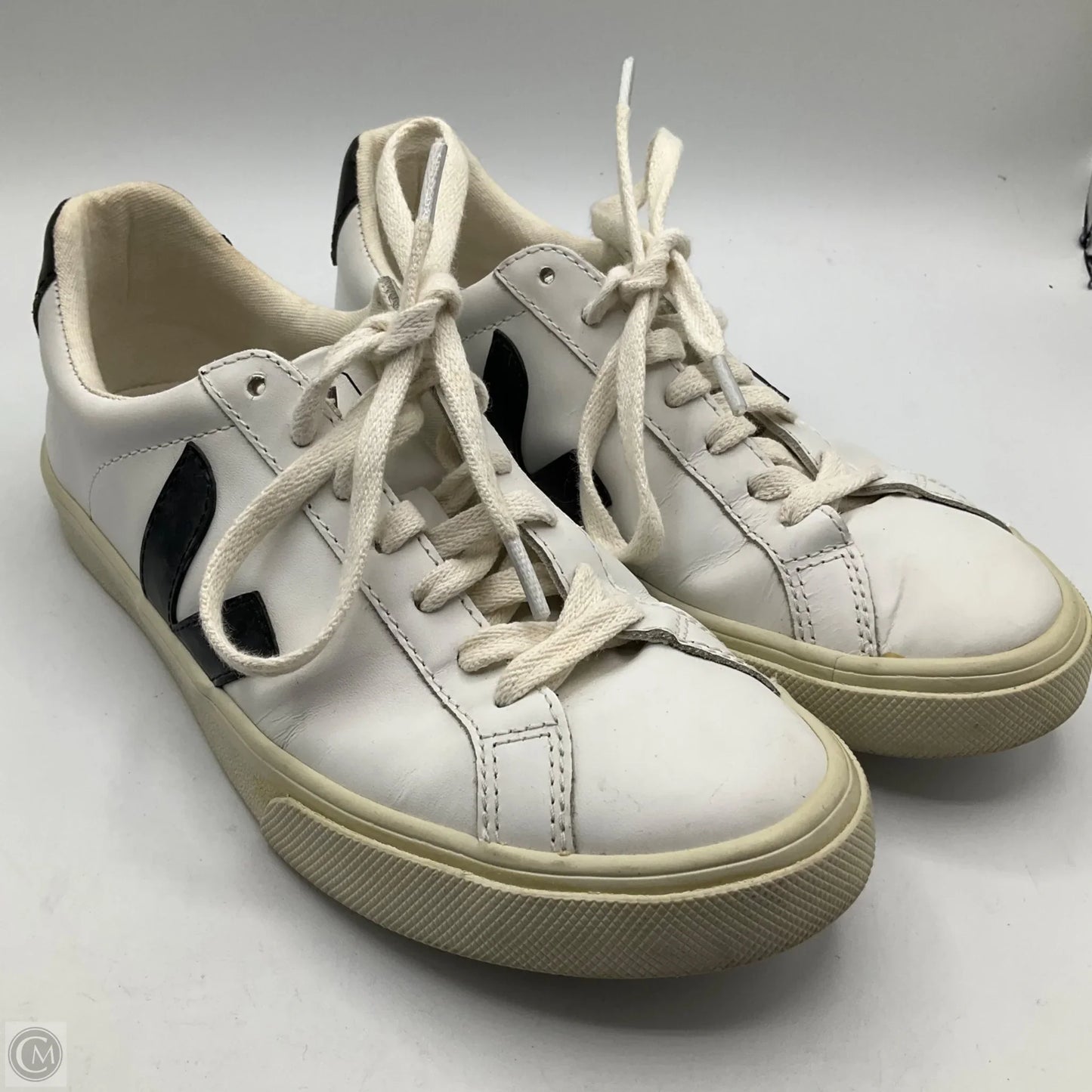 Shoes Sneakers By Veja In White, Size: 6