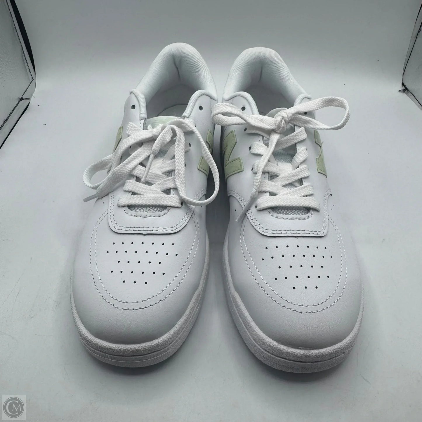 Shoes Sneakers By New Balance In White, Size: 10