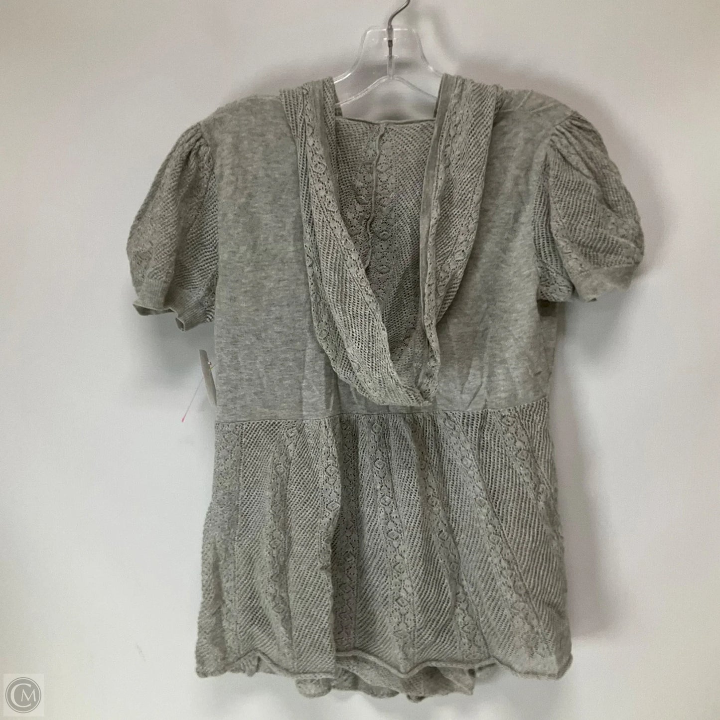 Top Short Sleeve By Knitted And Knotted In Grey, Size: S