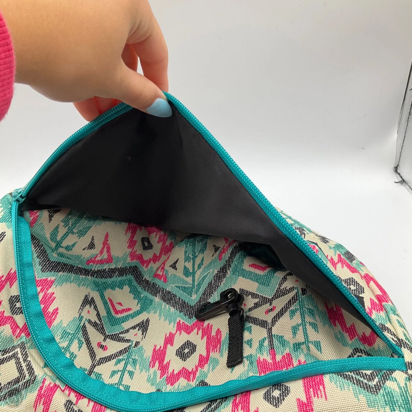 Handbag By Kavu, Size: Medium