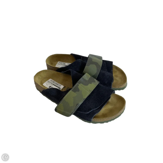 Sandals Flats By Birkenstock In Camouflage Print, Size: 8.5