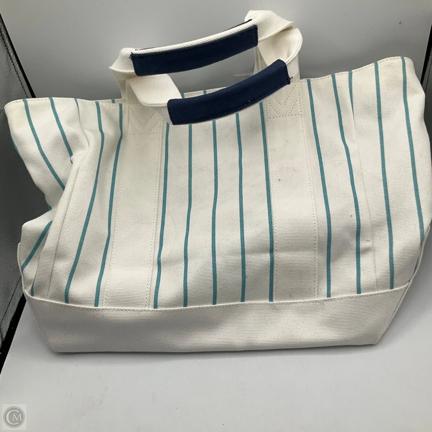 Tote By Vineyard Vines, Size: Medium