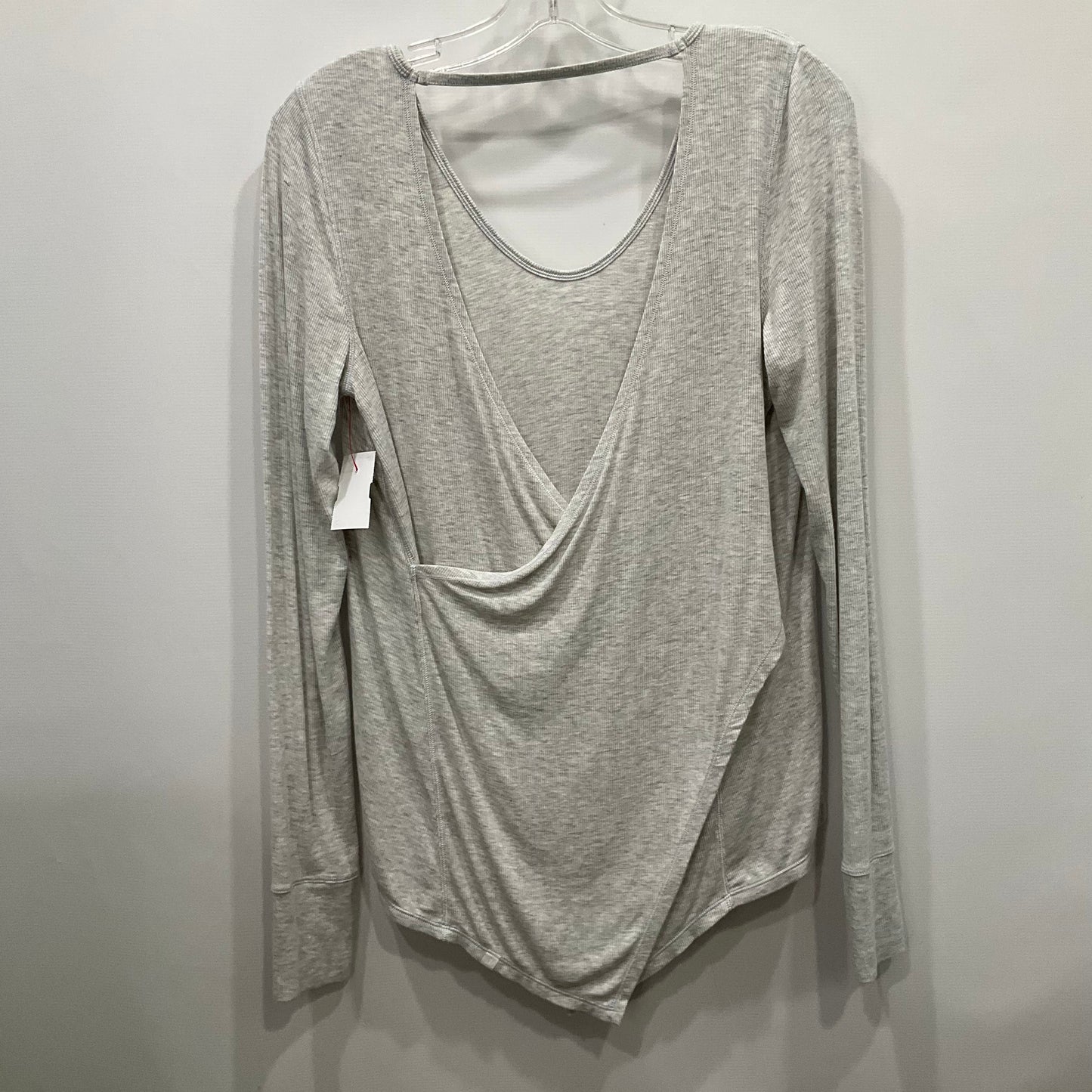 Athletic Top Long Sleeve Crewneck By Lululemon In Grey, Size: 6