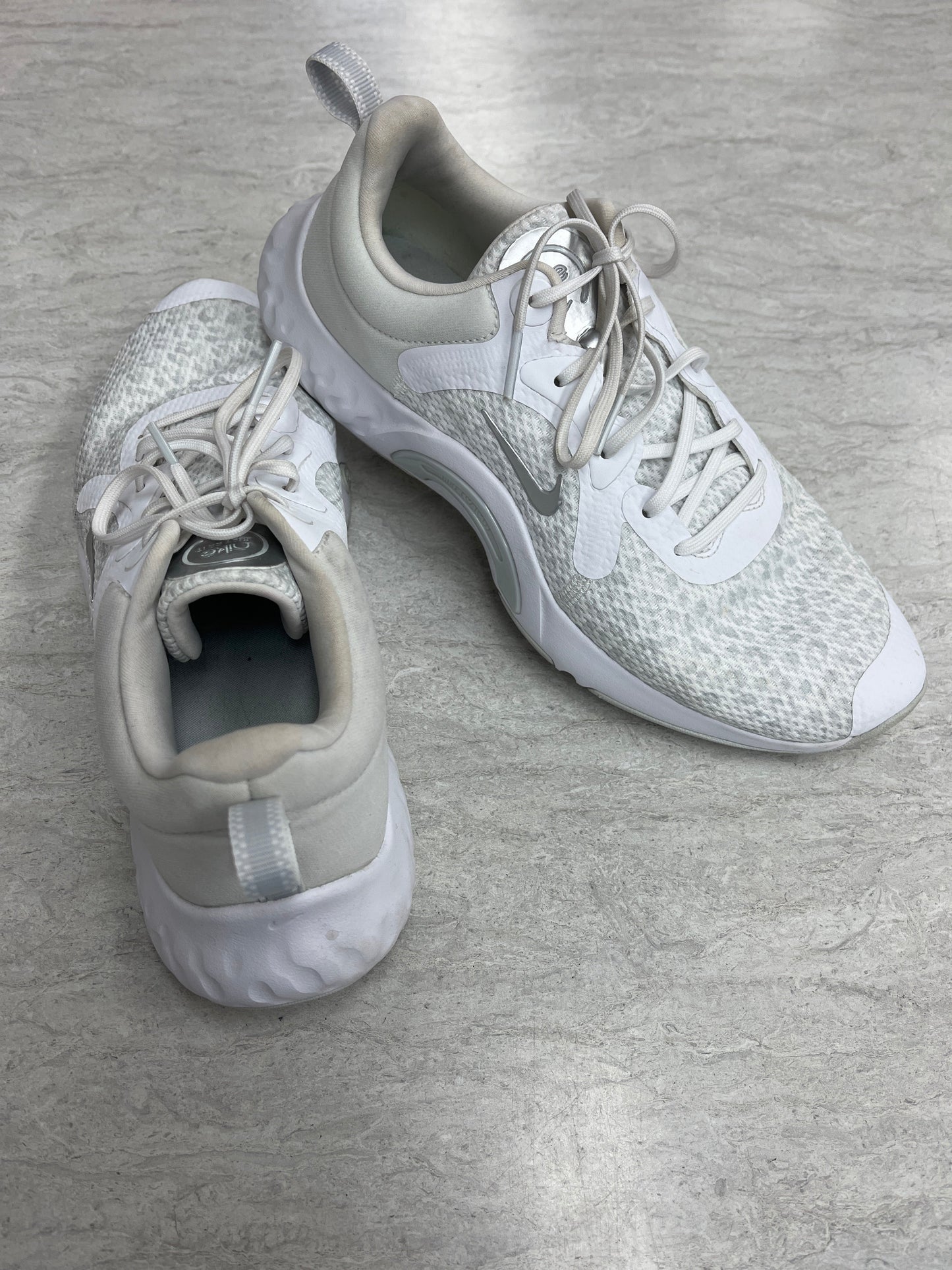 Shoes Athletic By Nike In White, Size: 9