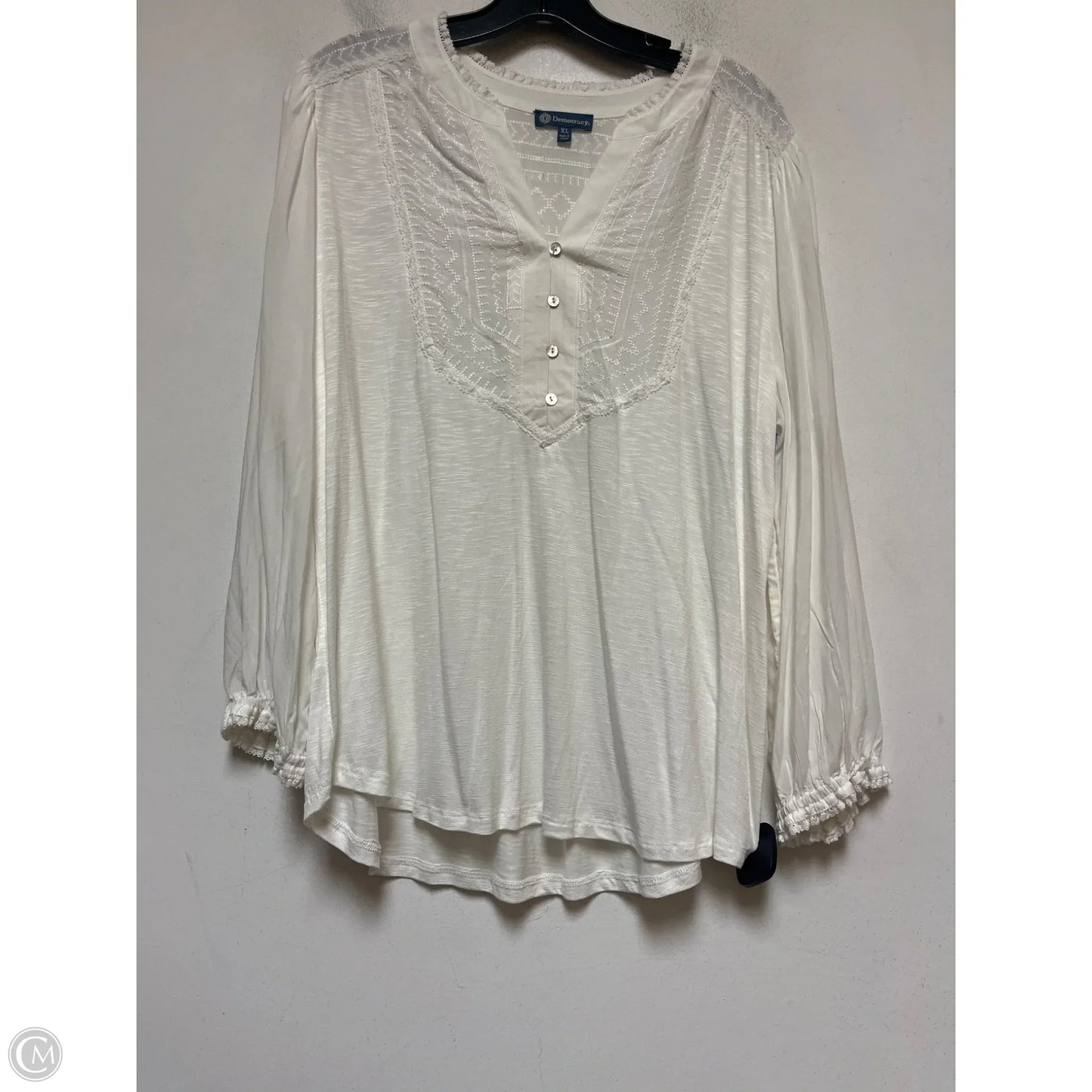 Top Long Sleeve By Democracy In White, Size: Xl