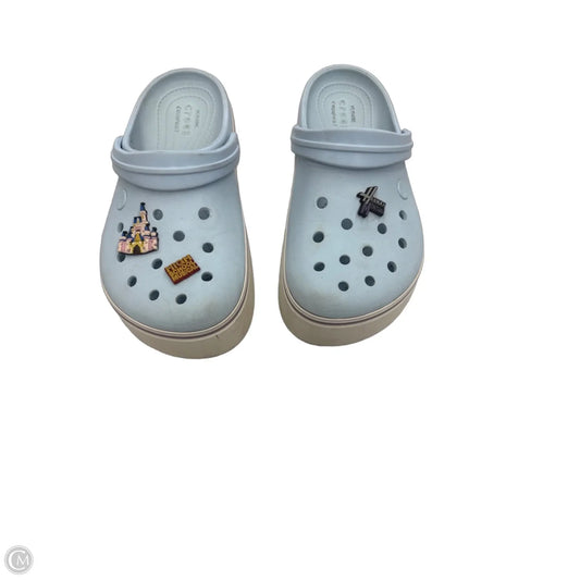 Shoes Flats By Crocs In Blue, Size: 7