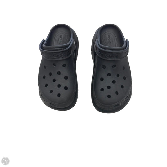 Sandals Heels Platform By Crocs In Black, Size: 8