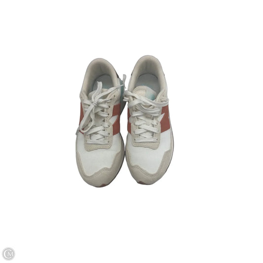 Shoes Sneakers By New Balance In Cream & Tan, Size: 6.5