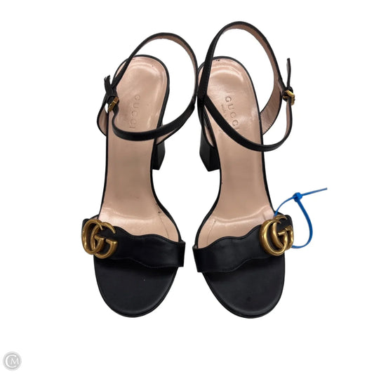 Shoes Luxury Designer By Gucci In Black & Gold, Size: 7