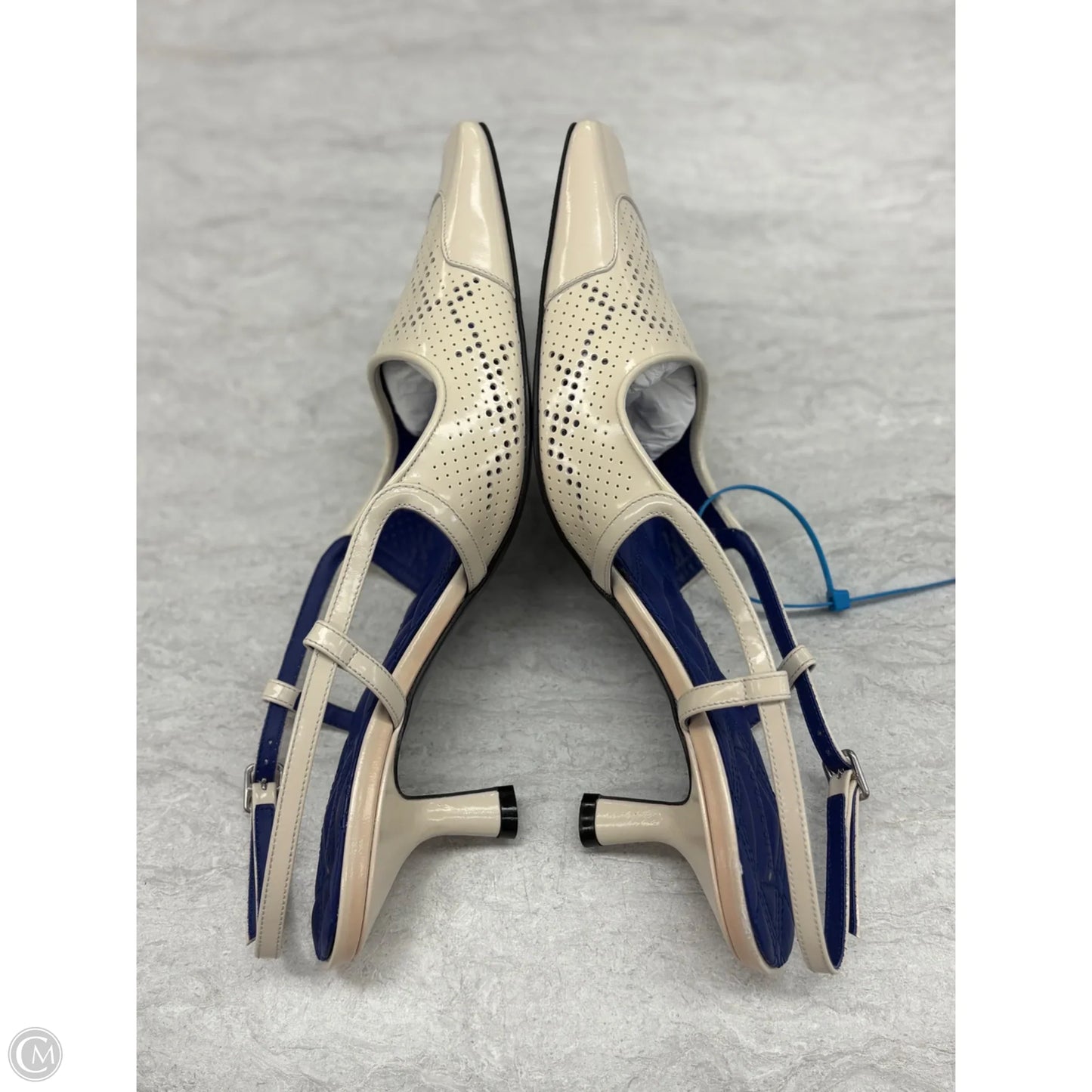 Shoes Luxury Designer By Burberry In Cream, Size: 8