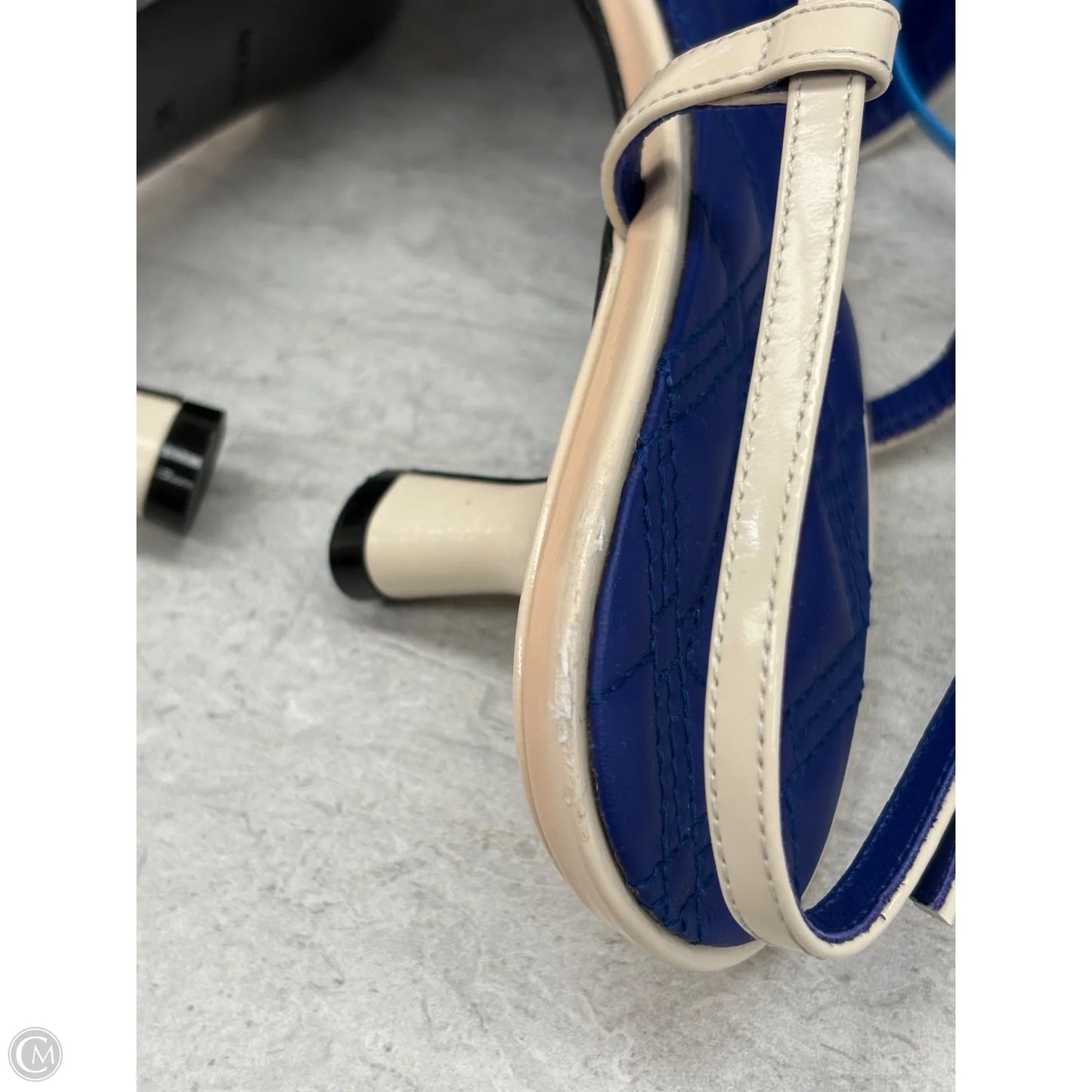 Shoes Luxury Designer By Burberry In Cream, Size: 8