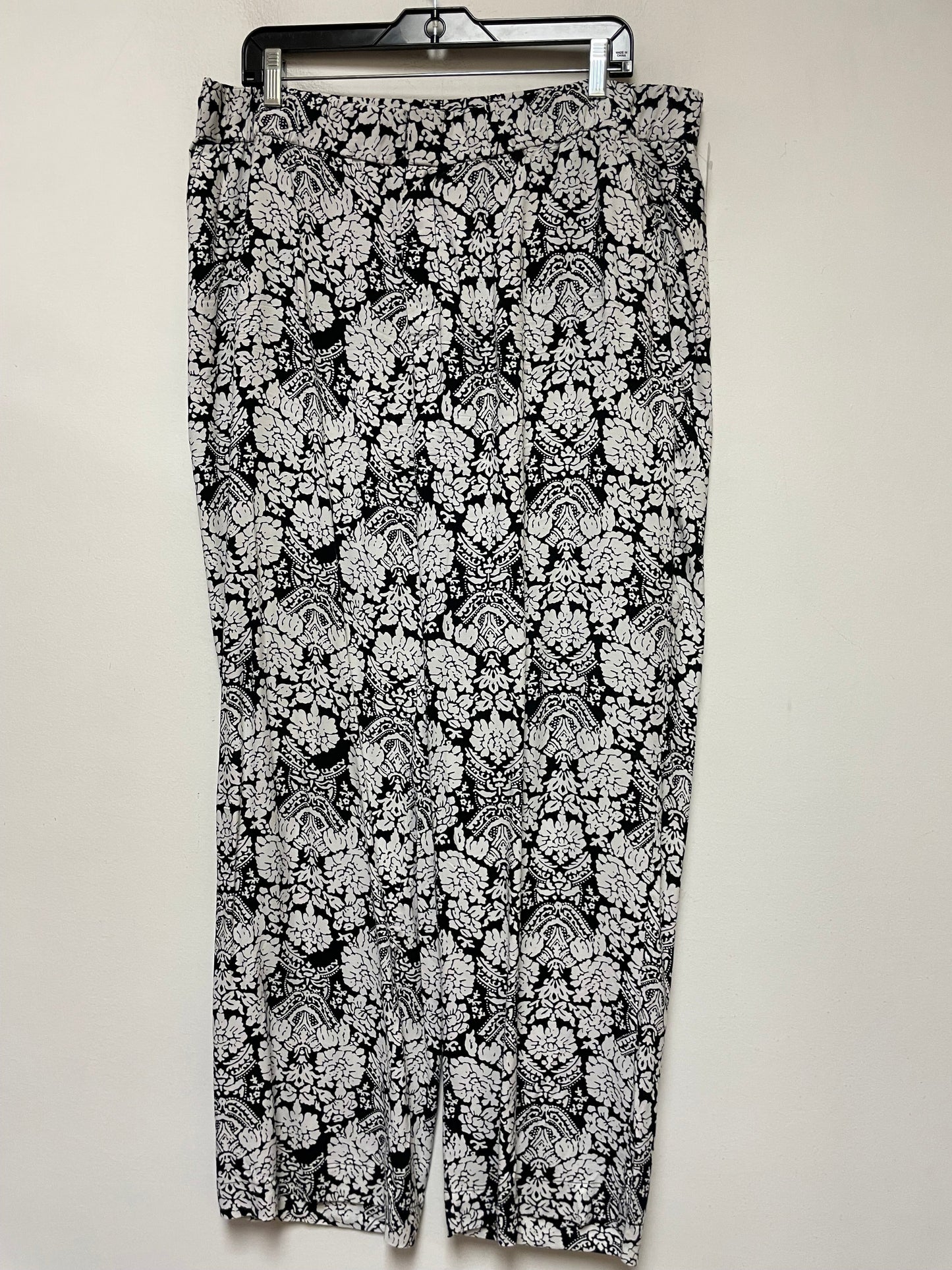 Pants Cargo & Utility By Liz Claiborne In Black & White, Size: 16