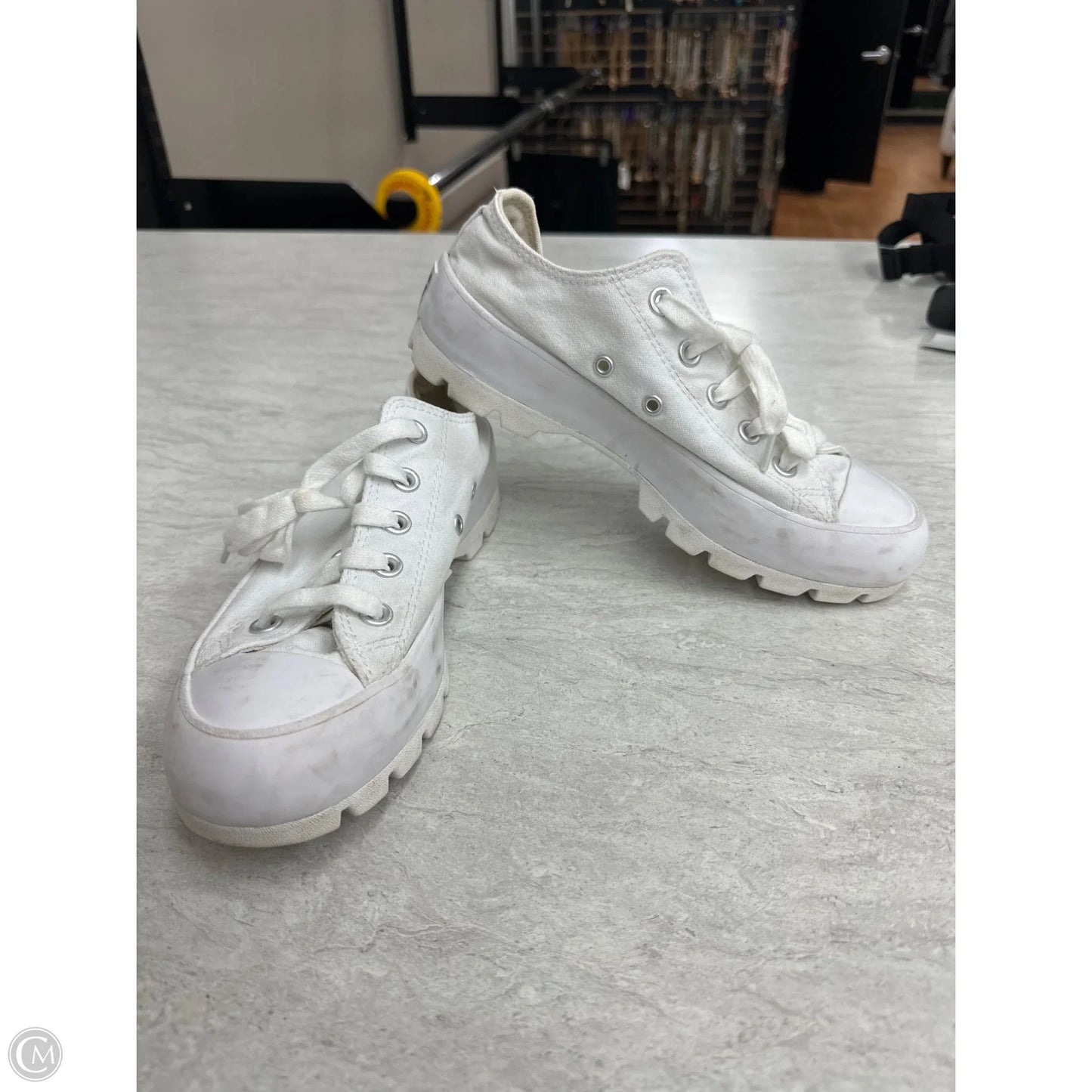 Shoes Sneakers By Converse In White, Size: 6