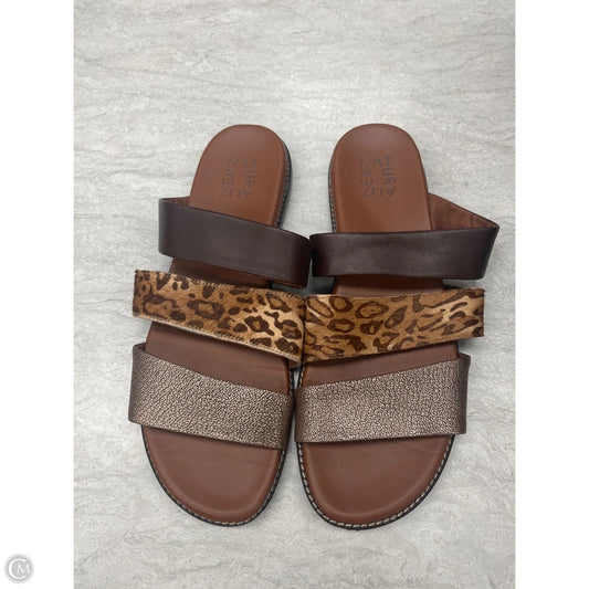 Sandals Flats By Naturalizer In Brown & Gold, Size: 9