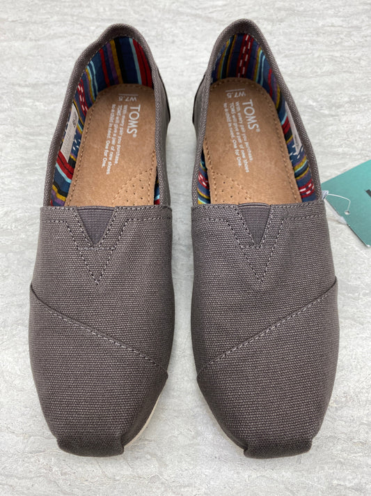 Shoes Flats By Toms In Grey, Size: 7.5