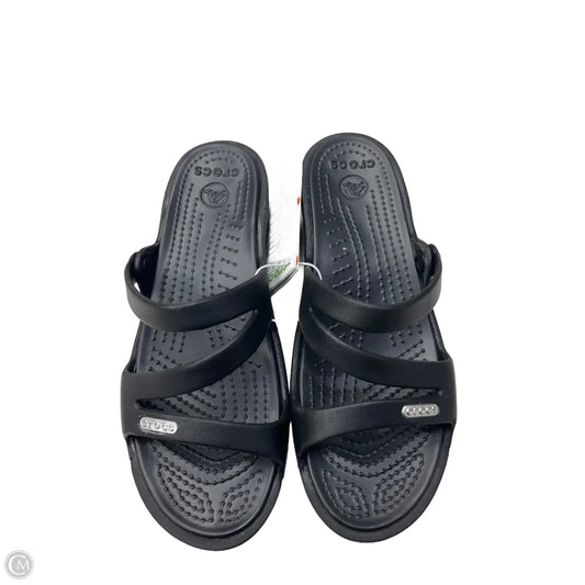 Sandals Flats By Crocs In Black, Size: 5