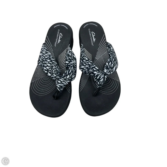 Sandals Flats By Clarks In Black & White, Size: 7