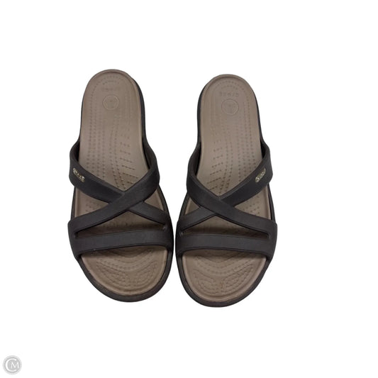 Sandals Flats By Crocs In Brown, Size: 8