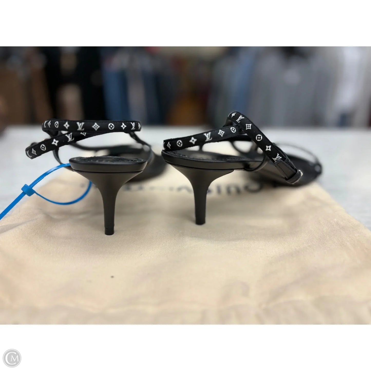 Sandals Luxury Designer By Louis Vuitton In Black, Size: 9