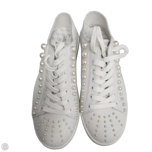 Shoes Designer By Stuart Weitzman In White, Size: 7.5