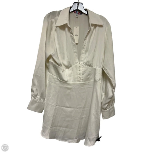 Dress Casual Short By Urban Outfitters In White, Size: Xl