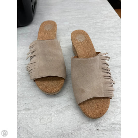 Sandals Designer By Ugg In Beige, Size: 8