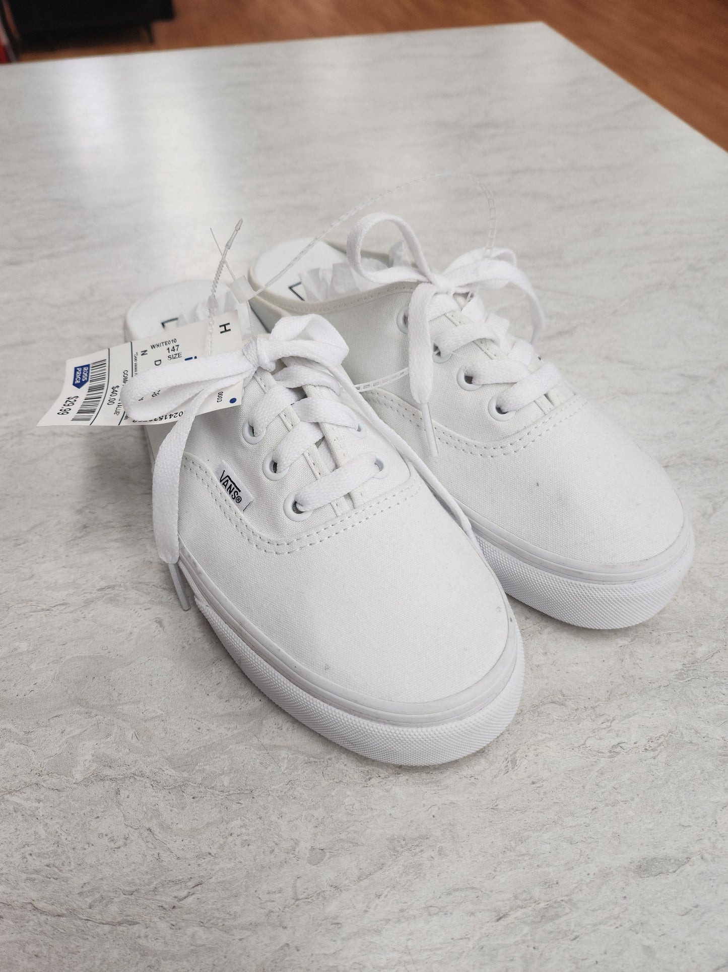 Shoes Flats By Vans In White, Size: 6.5