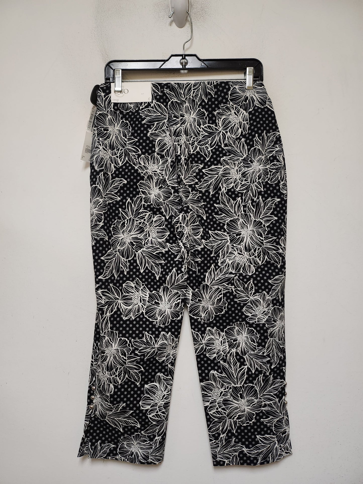 Pants Cropped By Cato In Black & White, Size: 6