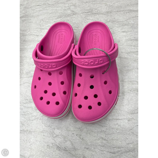 Shoes Flats By Crocs In Pink & White, Size: 10