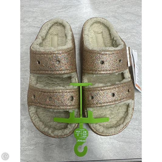 Sandals Flats By Crocs In Gold, Size: 6