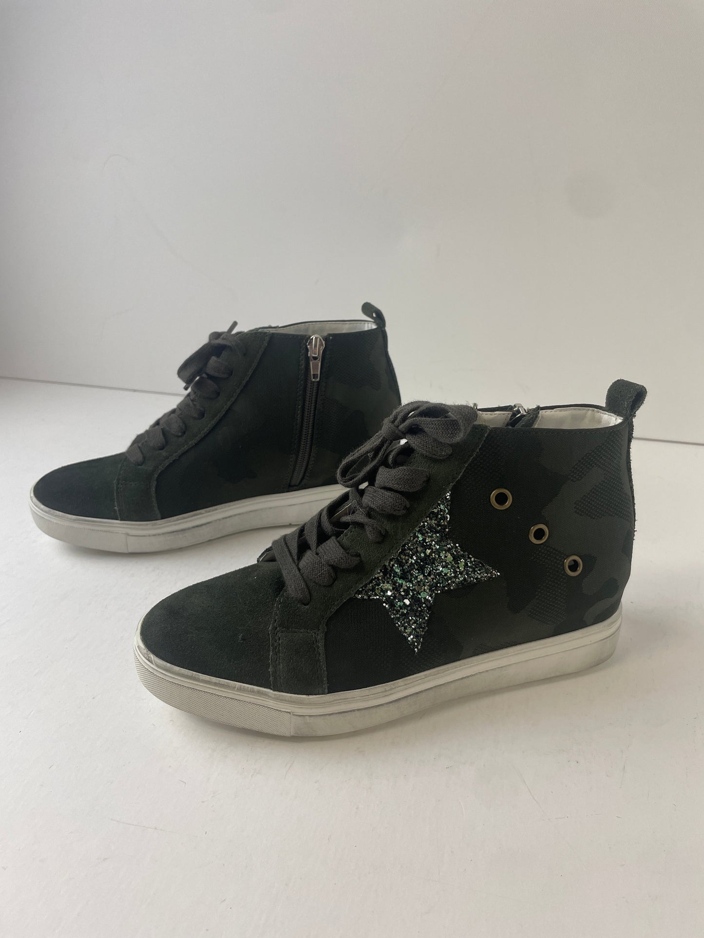 Shoes Sneakers By Steve Madden  Size: 7