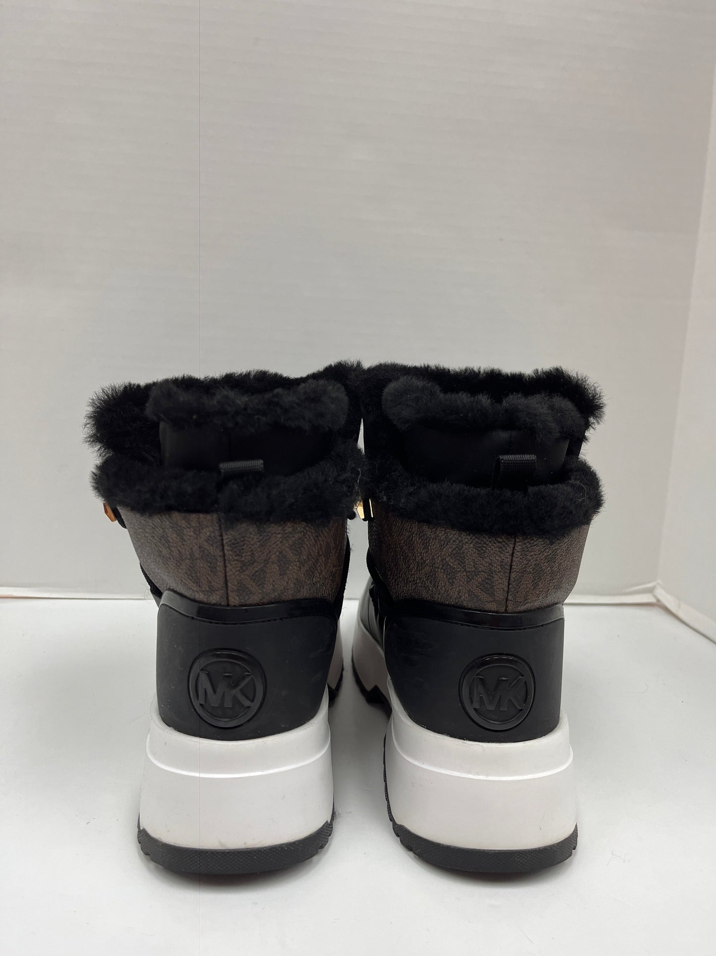 Boots Snow By Michael Kors  Size: 7.5