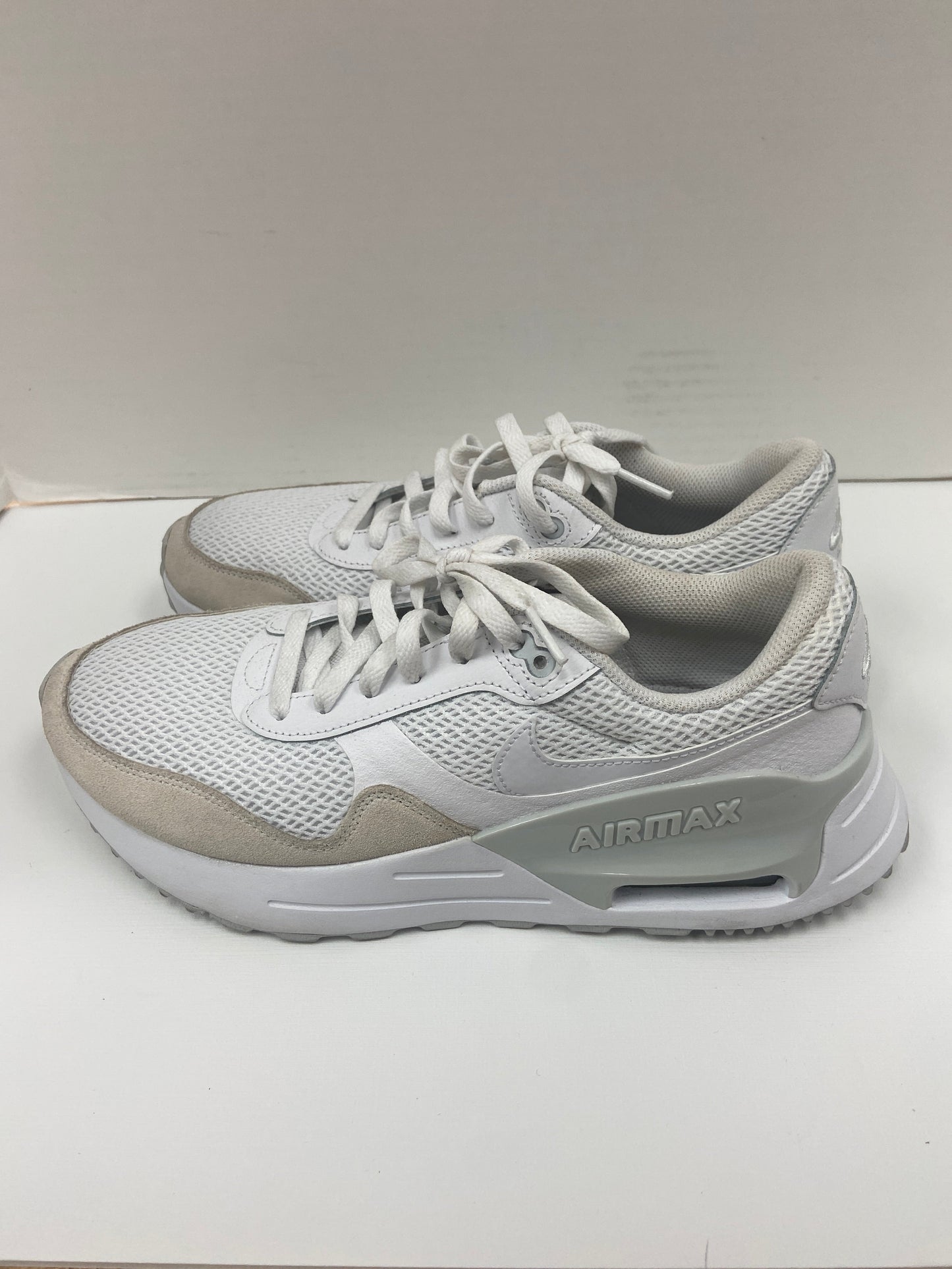 Shoes Athletic By Nike In White, Size: 10