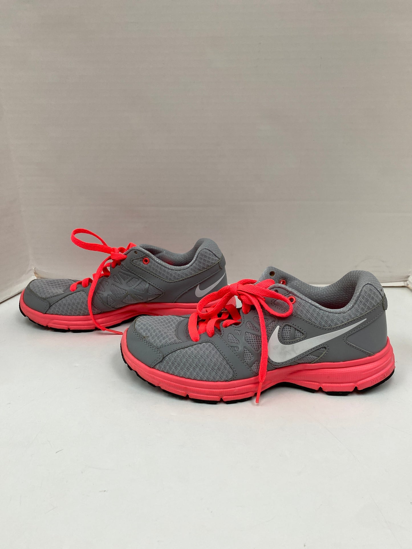 Shoes Athletic By Nike In Grey, Size: 8