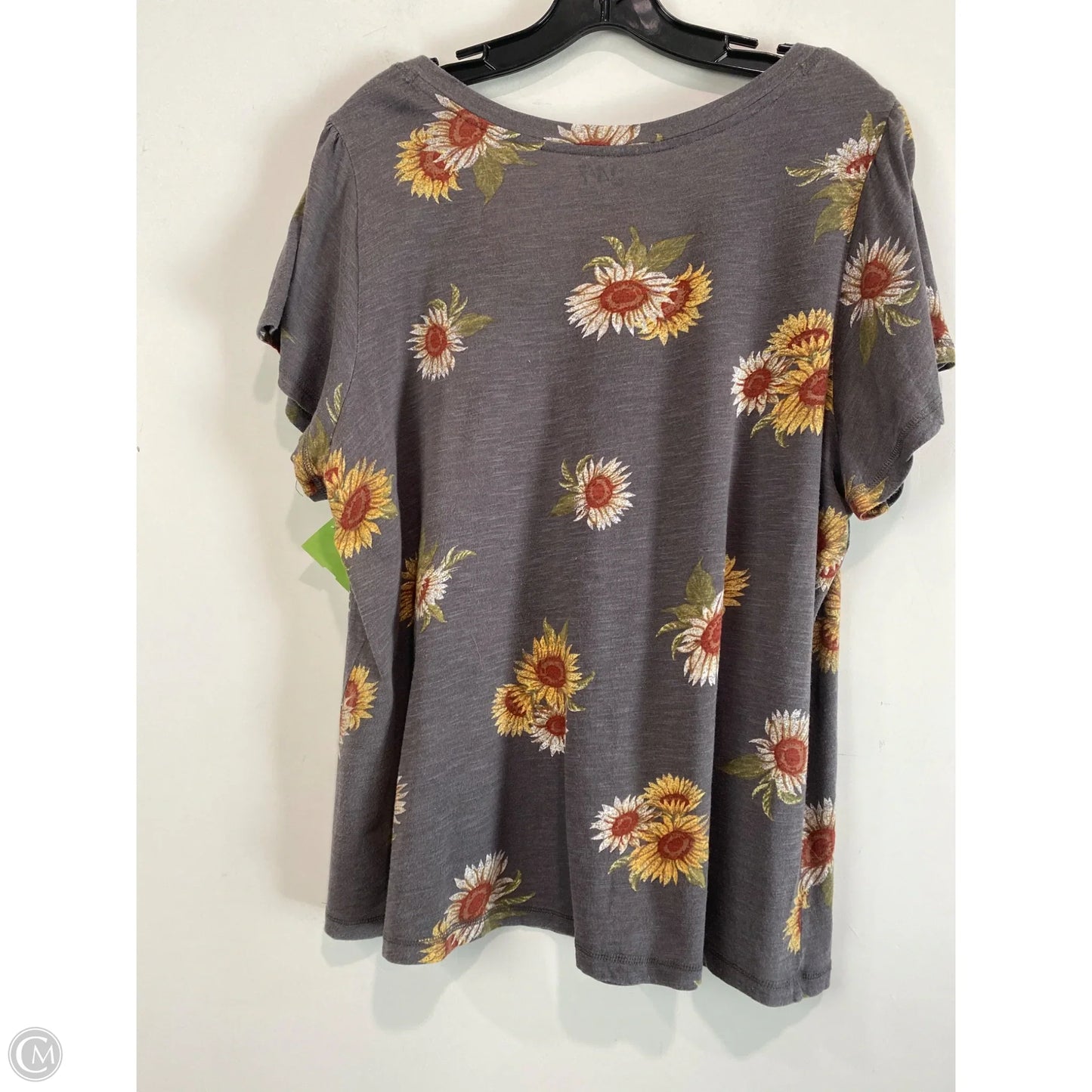 Top Short Sleeve By Maurices In Grey, Size: M