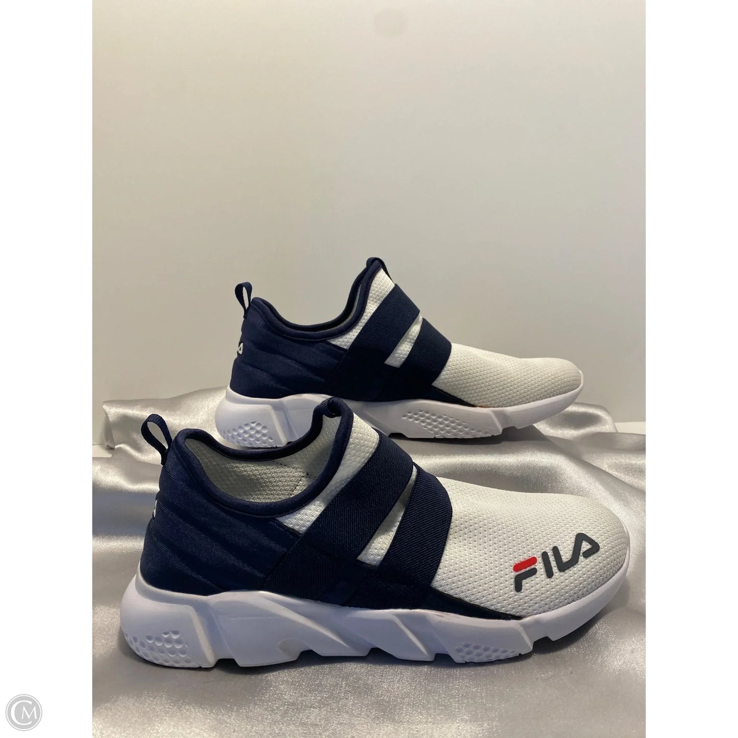 Shoes Athletic By Fila In White, Size: 9.5