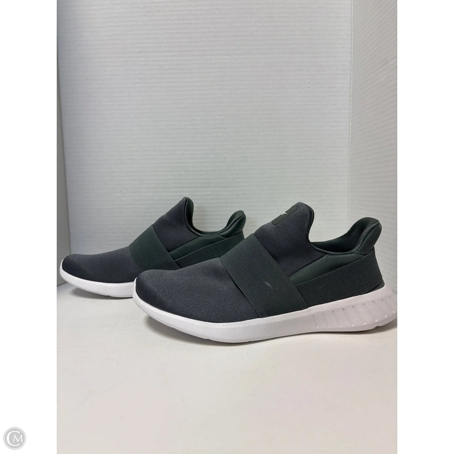 Shoes Athletic By Reebok In Grey, Size: 9.5