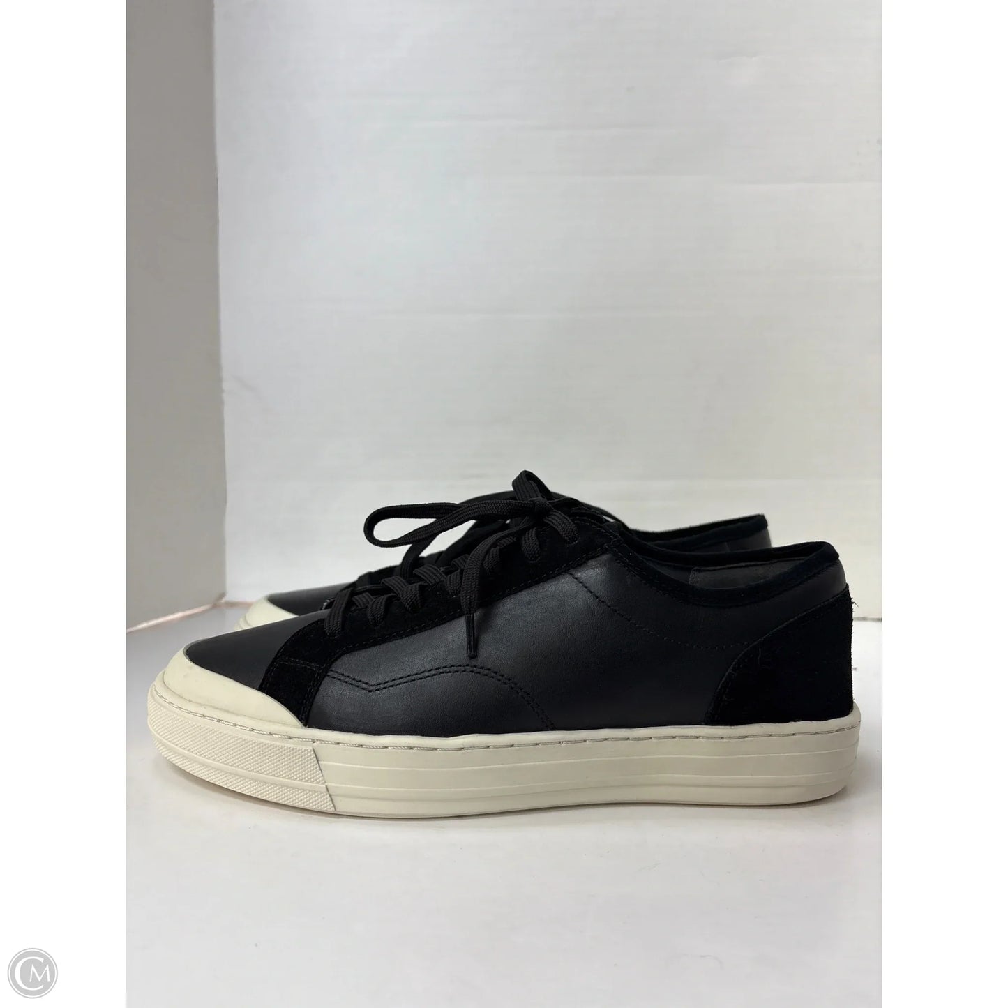 Shoes Flats By Vince In Black, Size: 8