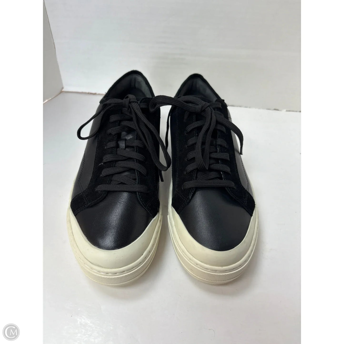 Shoes Flats By Vince In Black, Size: 8