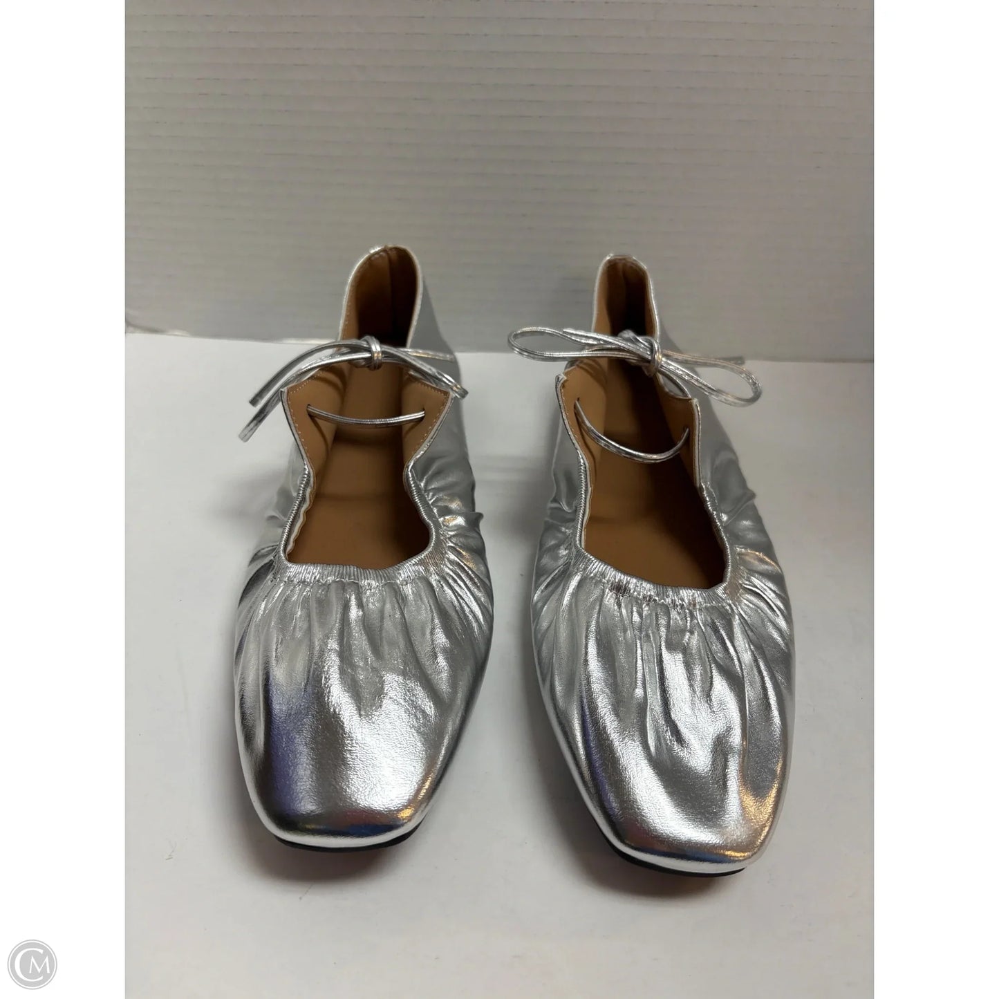 Shoes Flats By Clothes Mentor In Silver, Size: 9.5