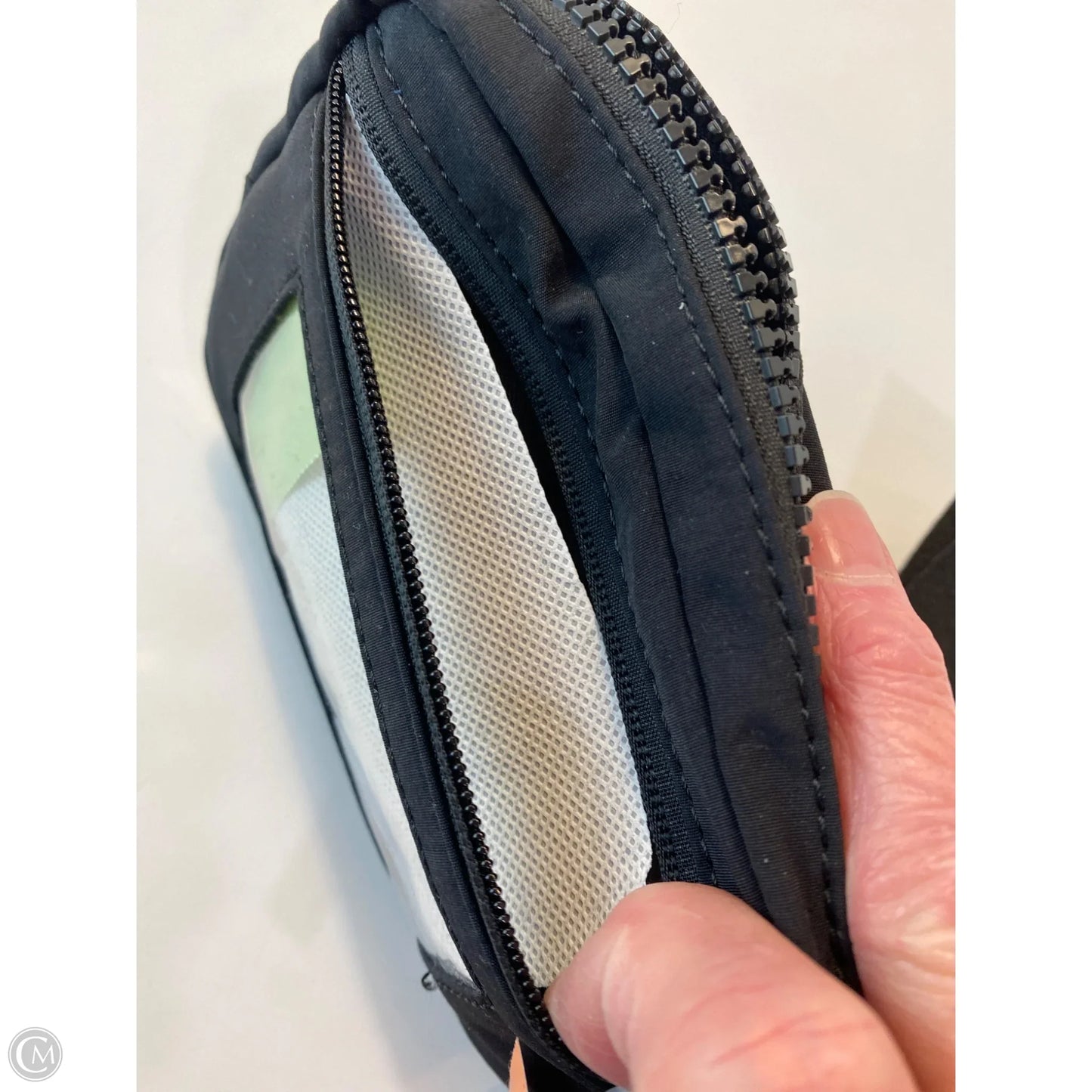 Wristlet By Clothes Mentor, Size: Medium