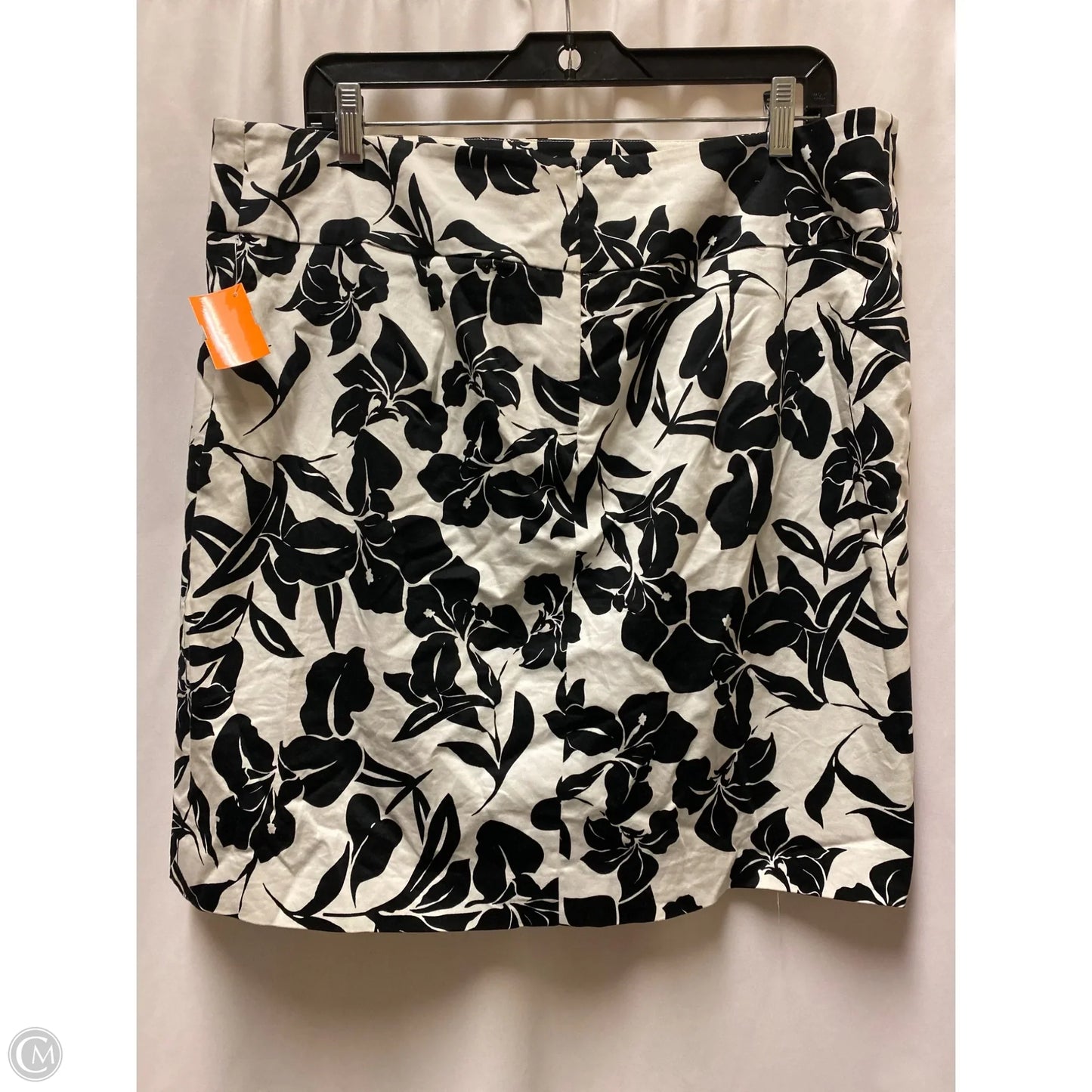Skirt Mini & Short By Cato In Black & White, Size: 14