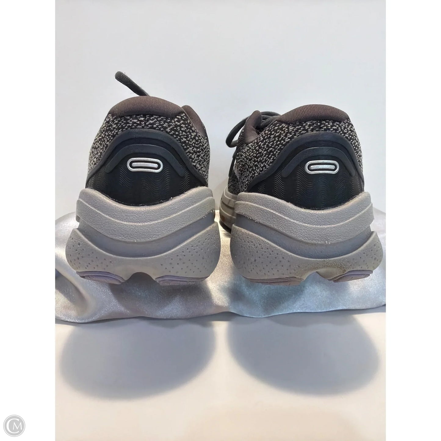 Shoes Athletic By Brooks In Grey, Size: 8.5