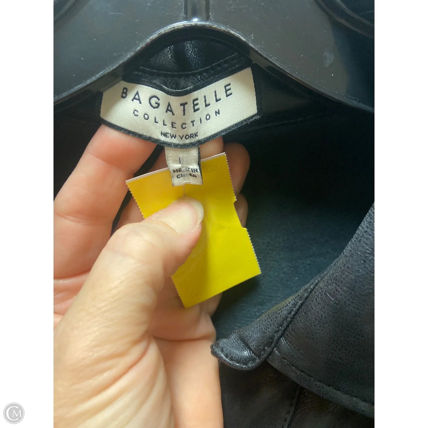 Top Short Sleeve By Bagatelle In Black, Size: L