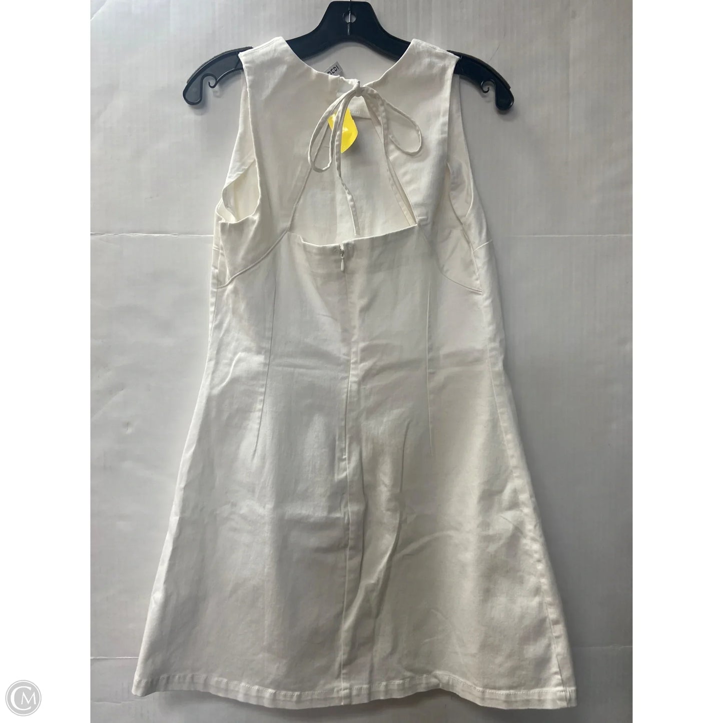 Dress Casual Short By Divided In White, Size: M