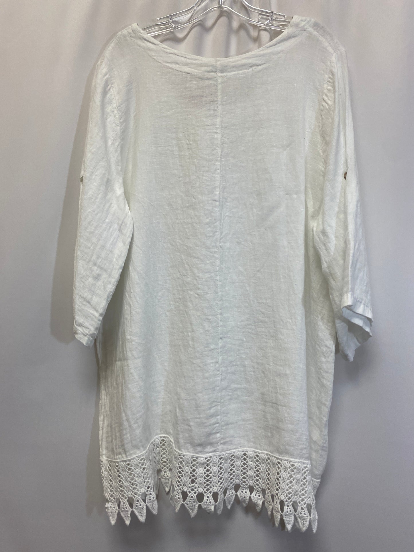 White Top Short Sleeve Clothes Mentor, Size 2x