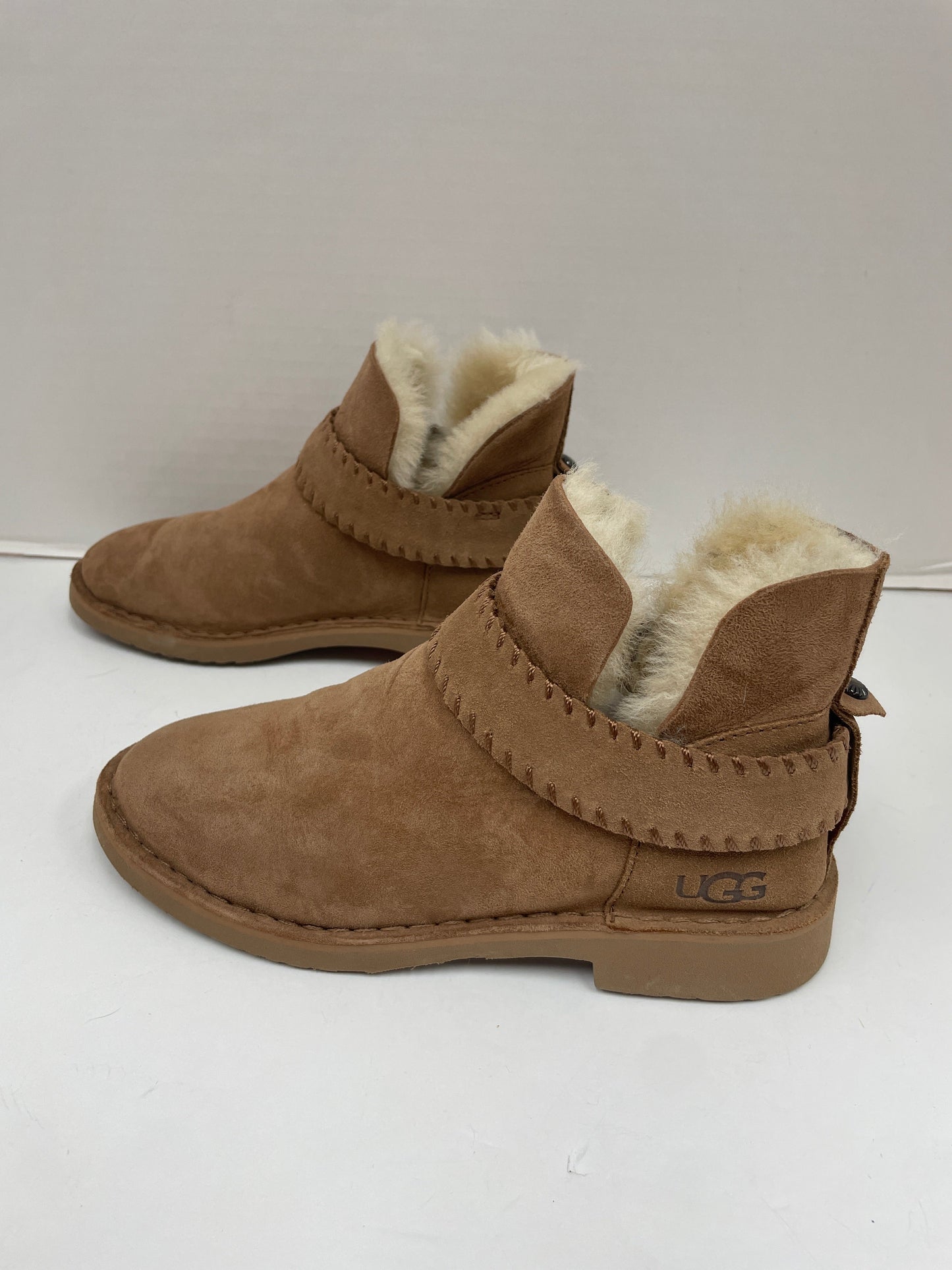 Boots Ankle Flats By Ugg  Size: 5