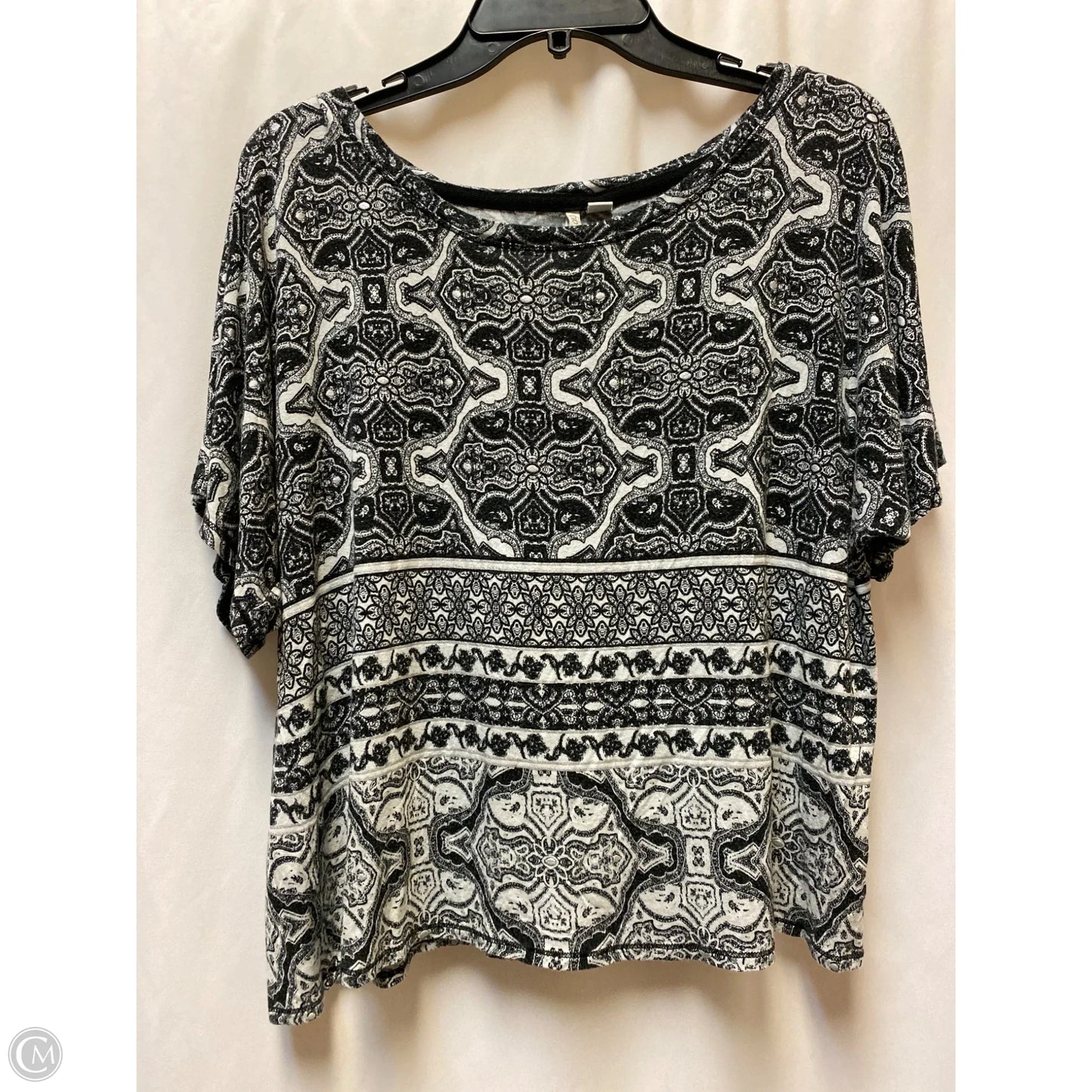 Top Short Sleeve By Cato In Black, Size: Xl